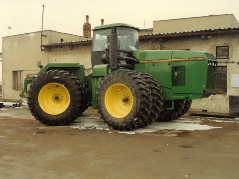 První kloubový traktor Moras Moravany