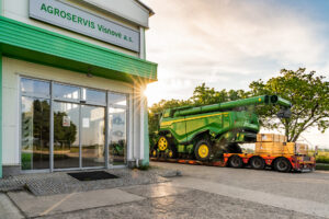 První sklízecí mlátička John Deere X9 1100 byla v roce 2021 dodána do společnosti Agroservis Trading a.s.