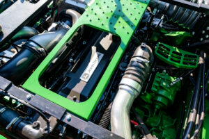 Srdcem stroje je kompletně nově vyvinutý šestiválcový dieselový motor John Deere PowerTech™ o objemu 13,6 litrů a výkonem až 700 koní (515 kW) v modelu X9 1100.